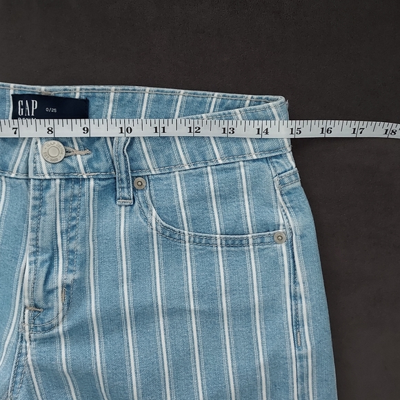 Gap, misses, size 0/25, light blue denim shorts with white stripes - Picture 3 of 7